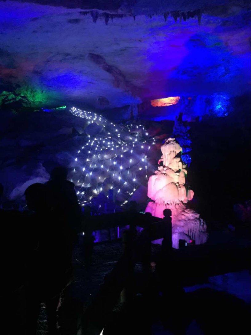 逃离老旧温泉社